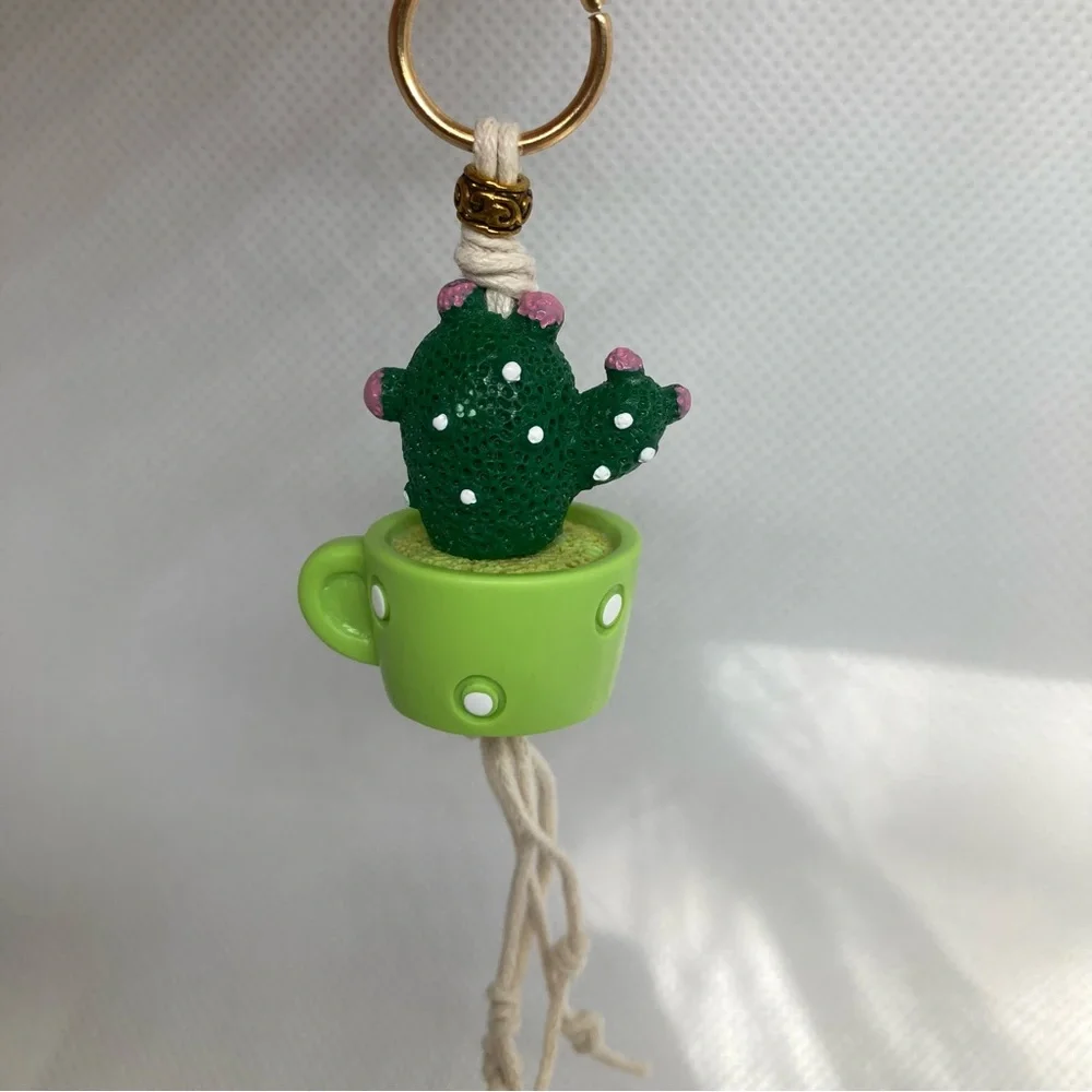 Handcrafted Cactus Macrame Keychain - Picture 5 of 7